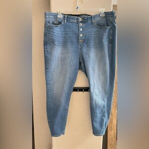 TORRID women’s denim boyfriend jeans. Size 26